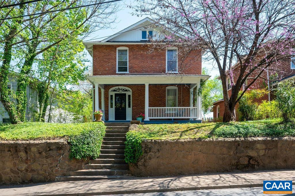 206 NW 10TH ST