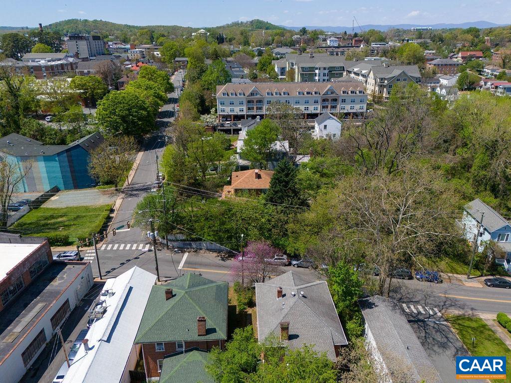 206 NW 10TH ST