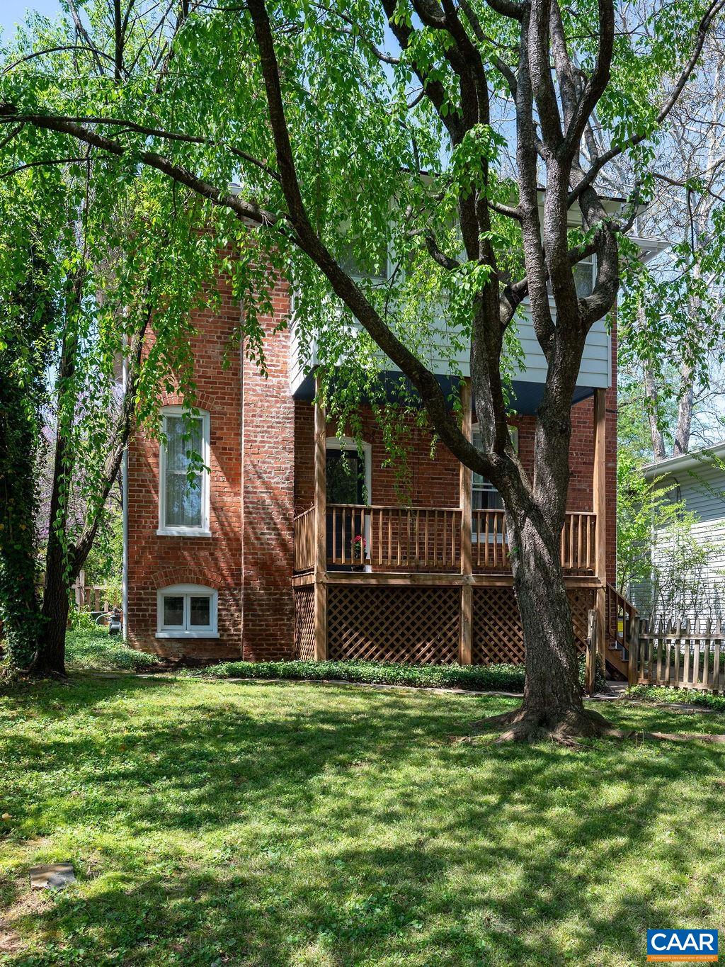 206 NW 10TH ST