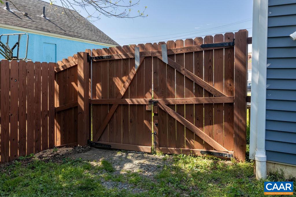 1016 CHERRY AVE