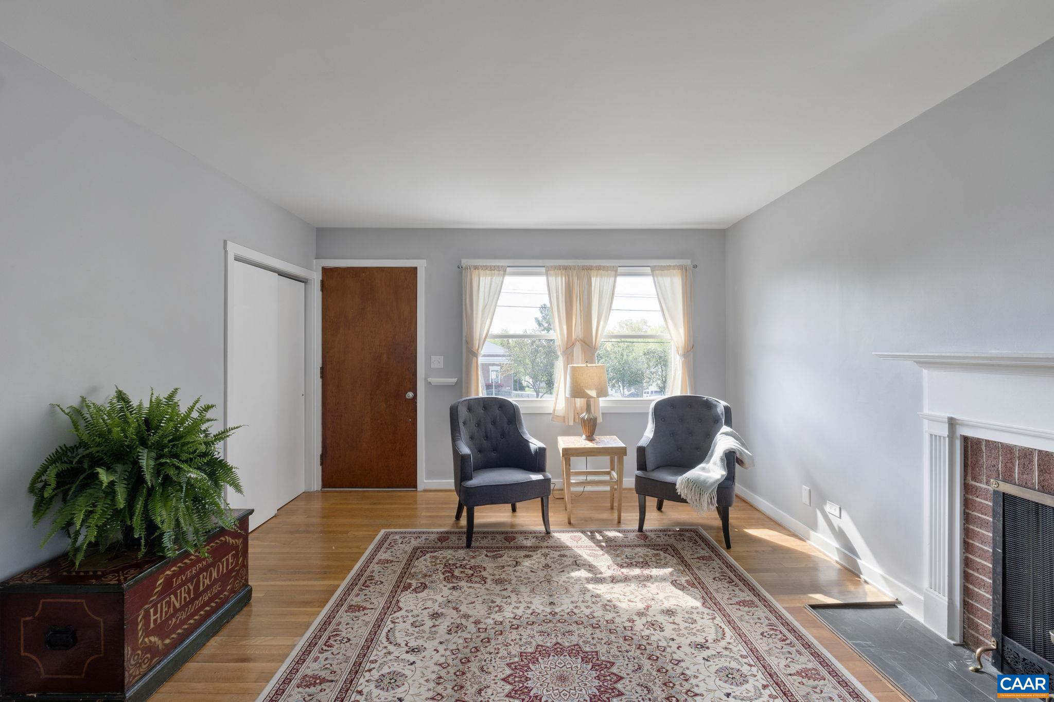 909 SAINT CLAIR AVE