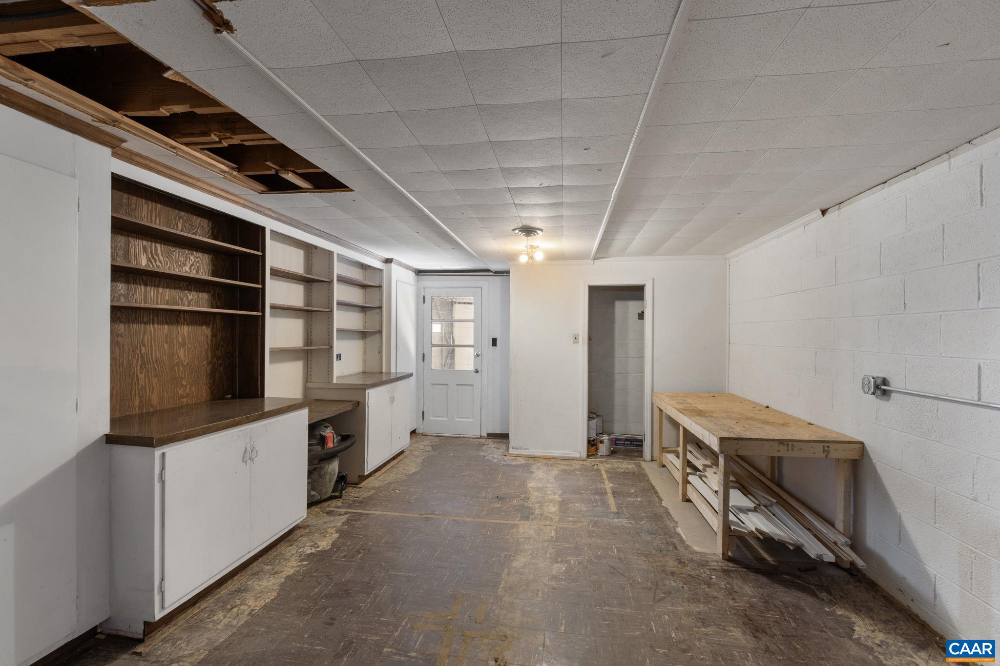 909 SAINT CLAIR AVE