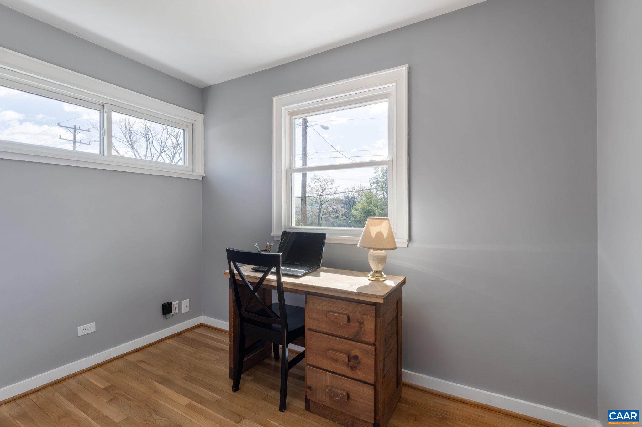 909 SAINT CLAIR AVE