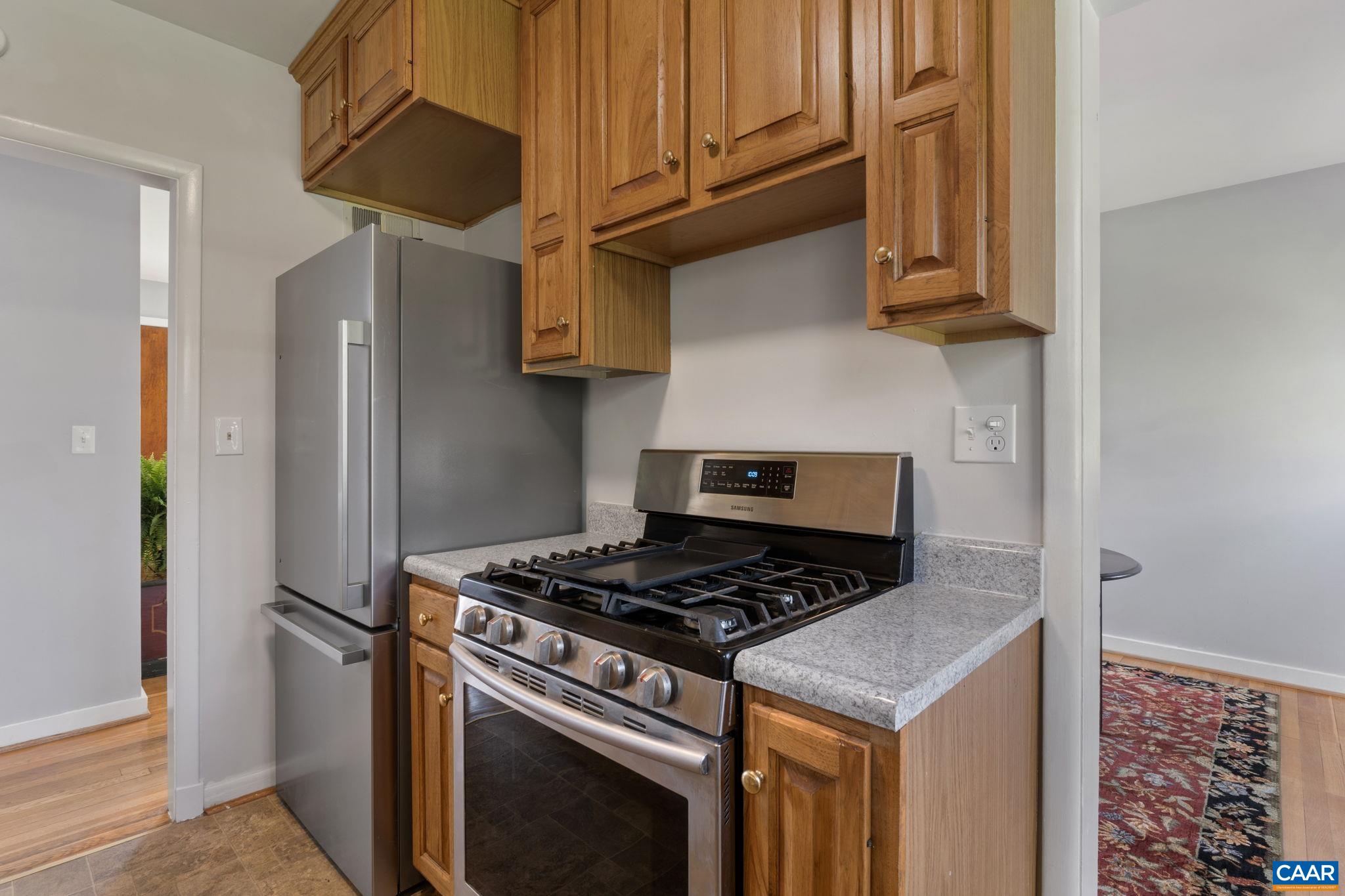 909 SAINT CLAIR AVE
