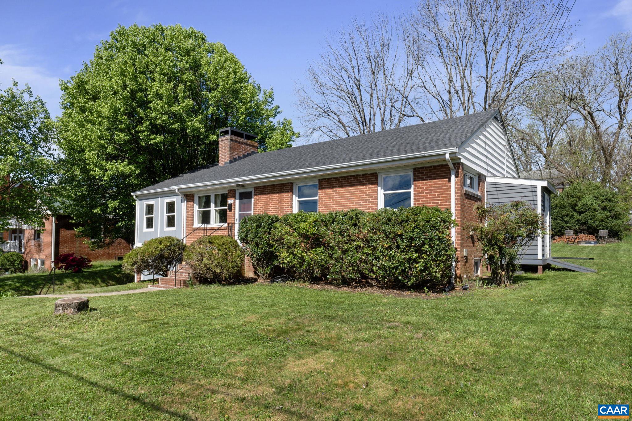 909 SAINT CLAIR AVE