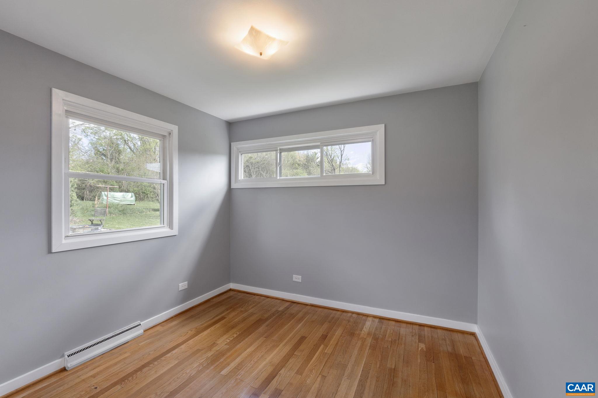 909 SAINT CLAIR AVE