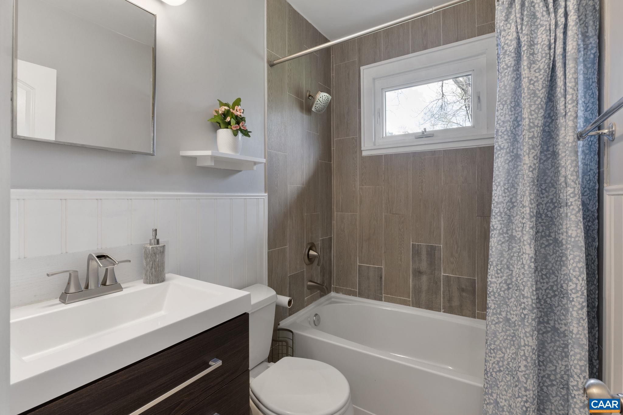 909 SAINT CLAIR AVE