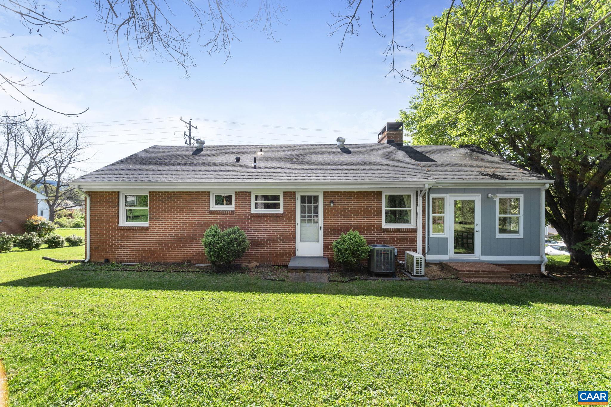 909 SAINT CLAIR AVE