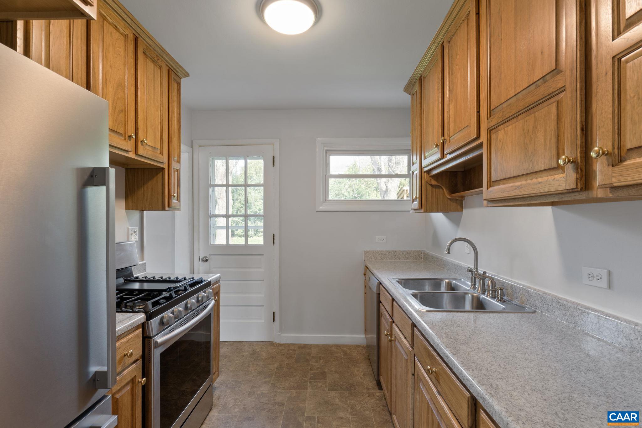 909 SAINT CLAIR AVE