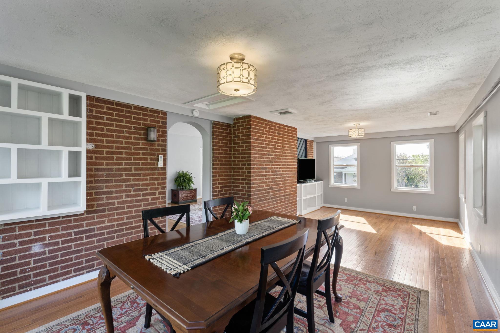 909 SAINT CLAIR AVE