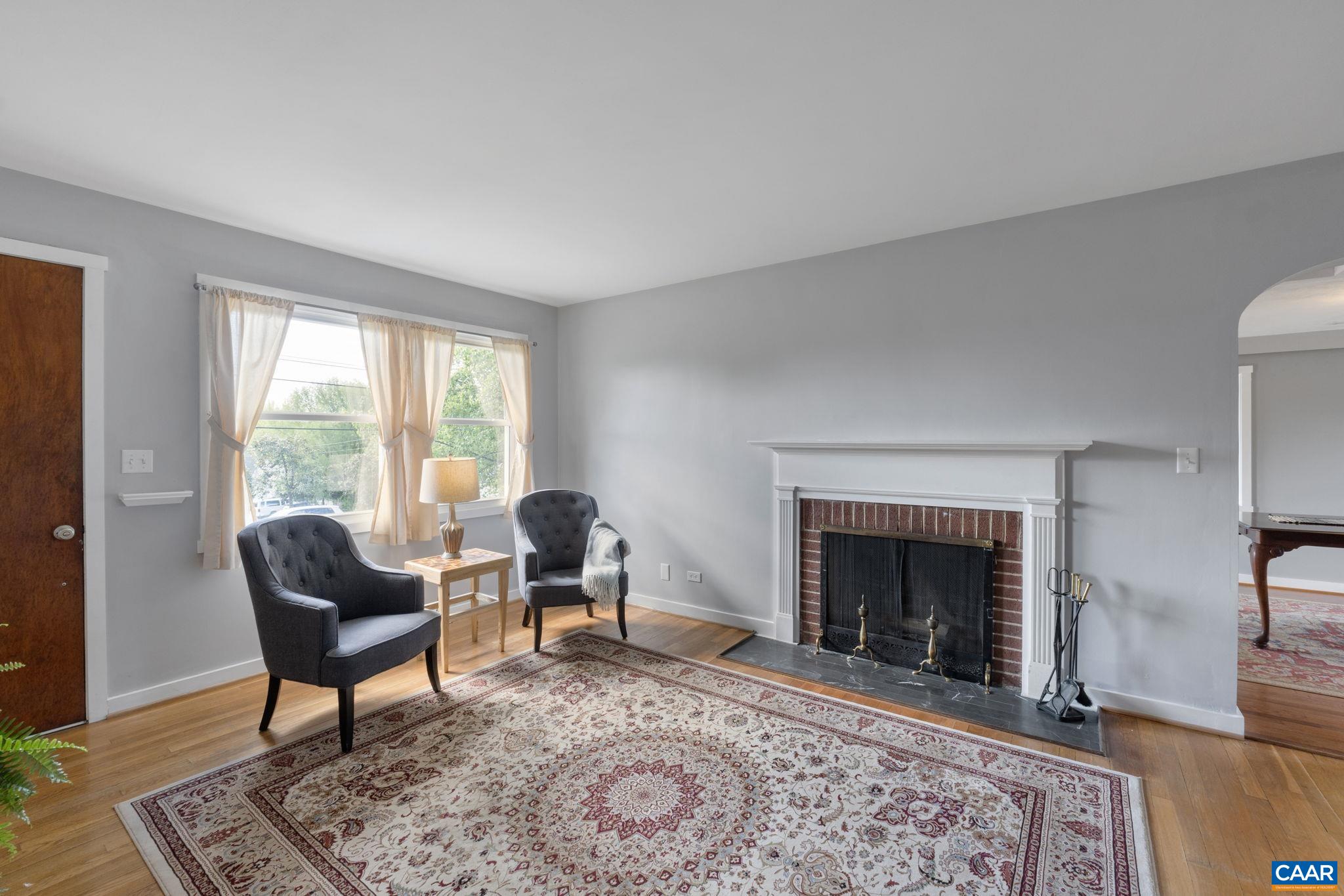 909 SAINT CLAIR AVE