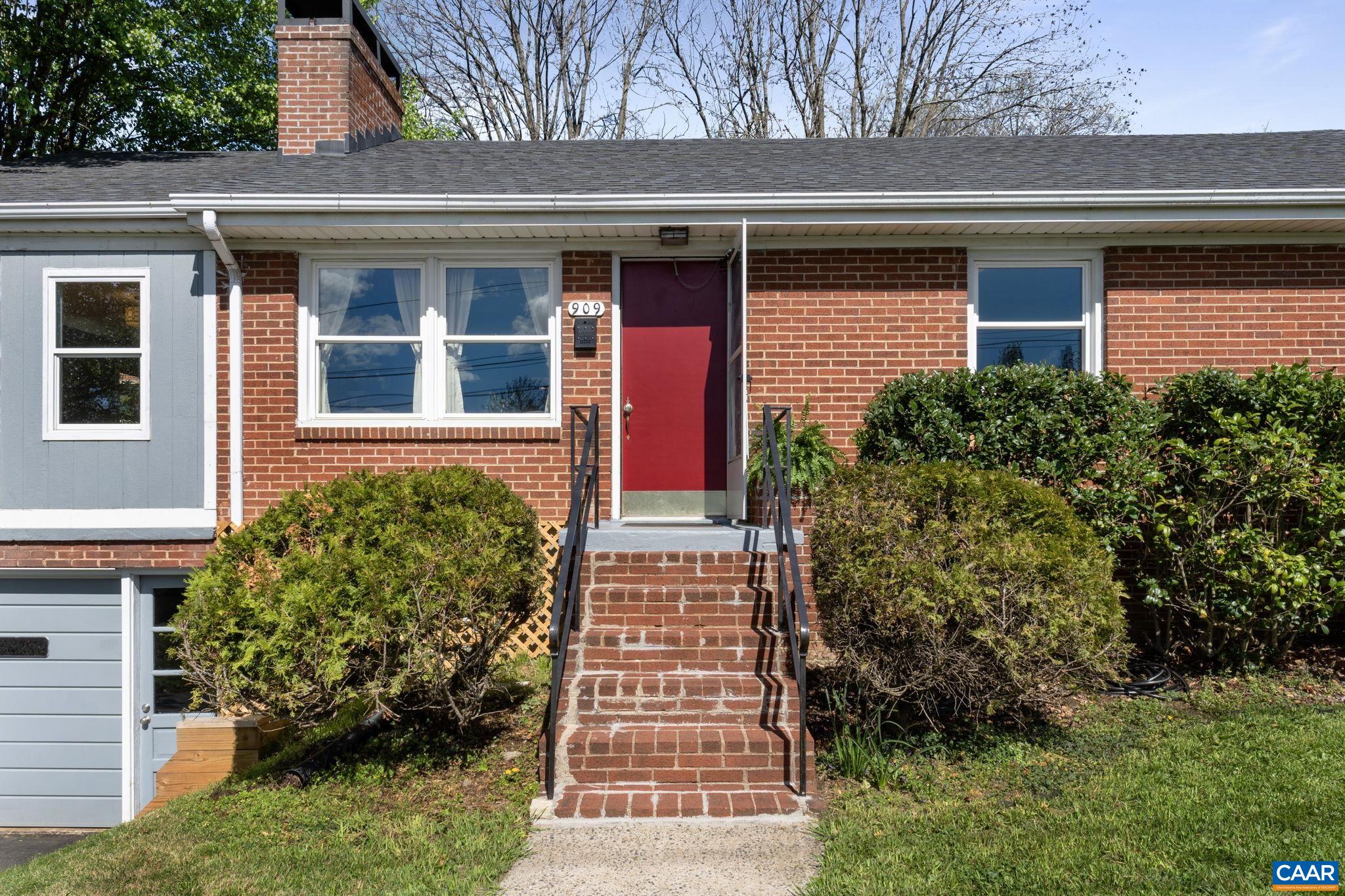909 SAINT CLAIR AVE