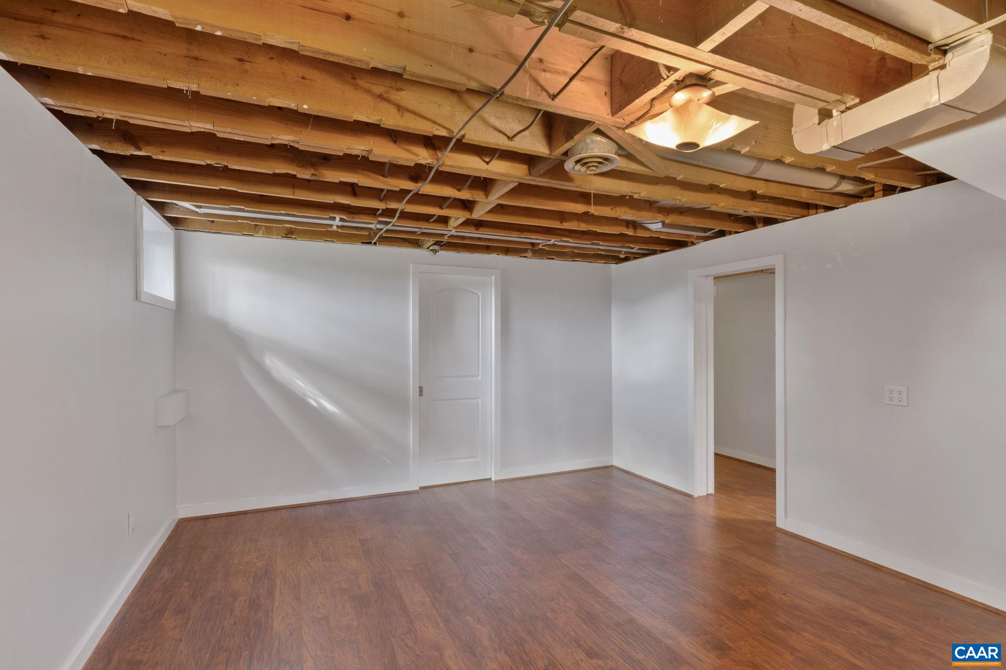 909 SAINT CLAIR AVE