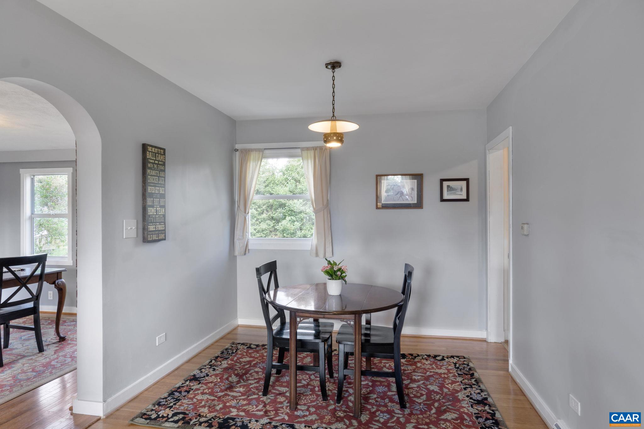 909 SAINT CLAIR AVE