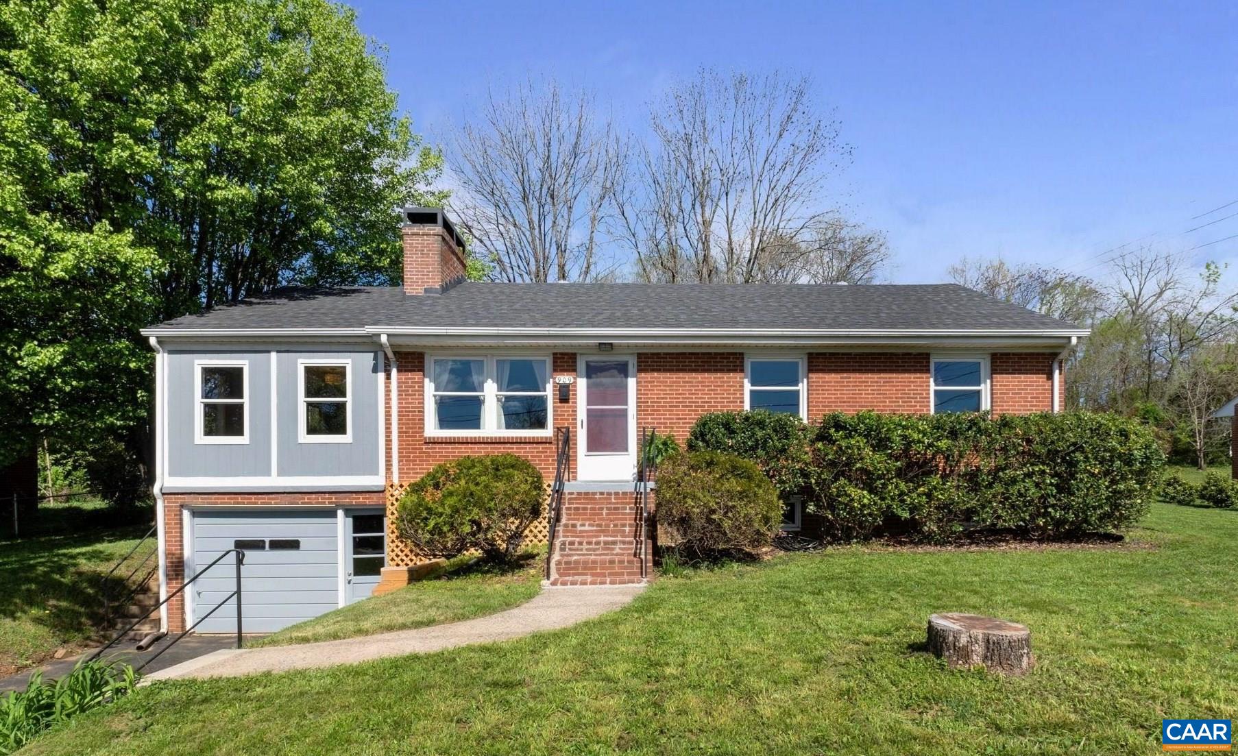 909 SAINT CLAIR AVE
