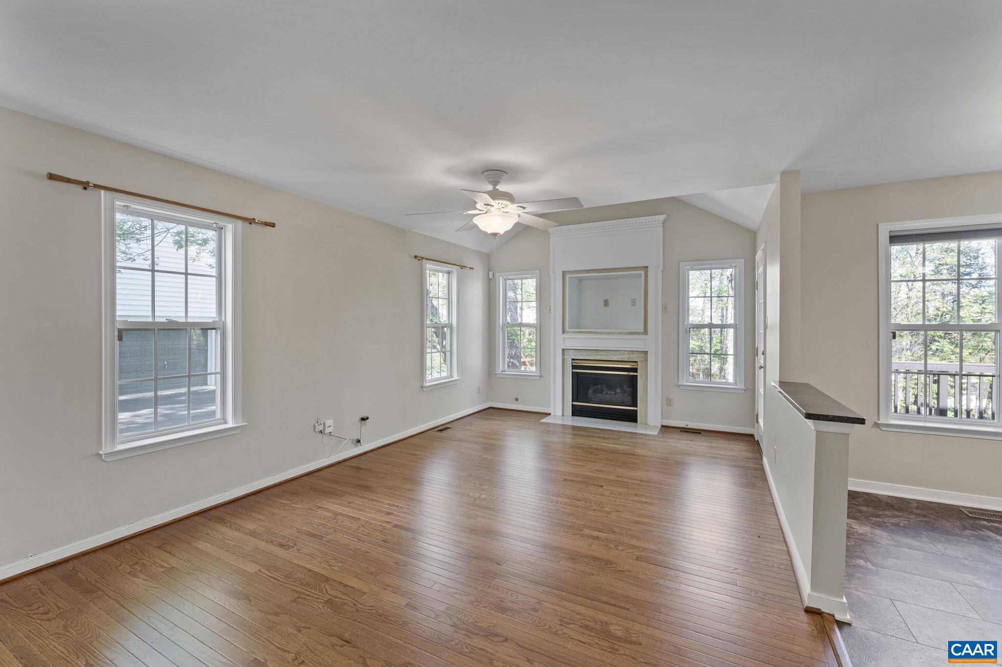 983 LAUREL GLN