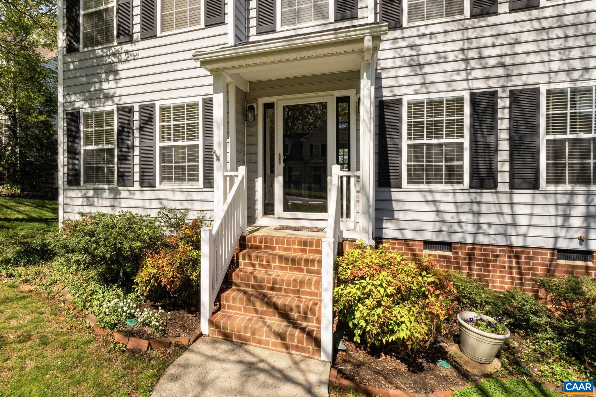 983 LAUREL GLN
