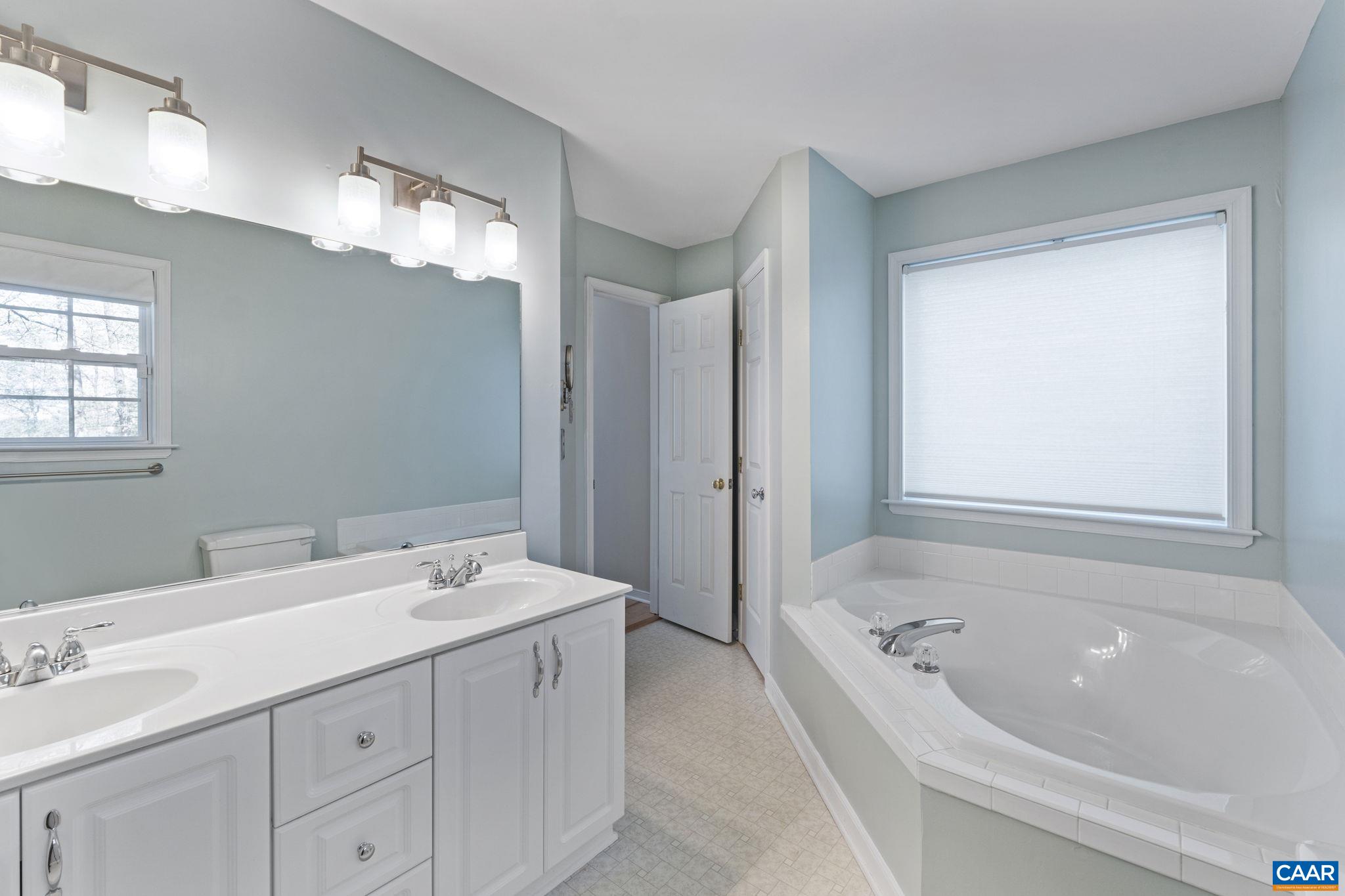983 LAUREL GLN