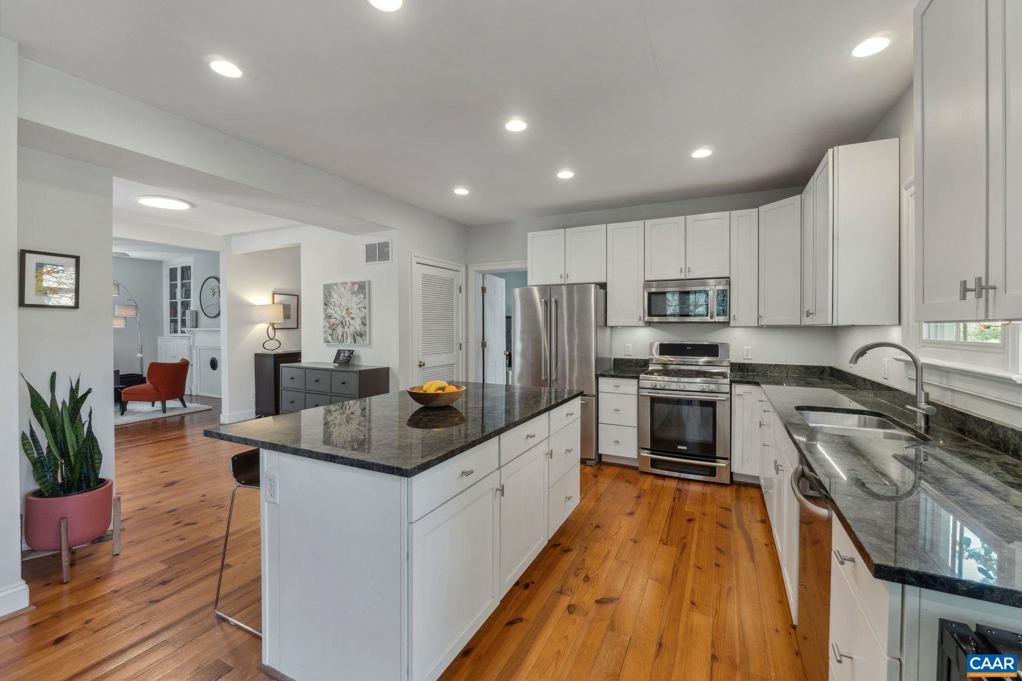 502 LEXINGTON AVE