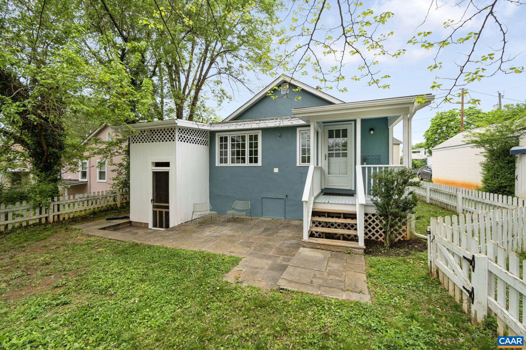 208 LITTLE GRAVES ST