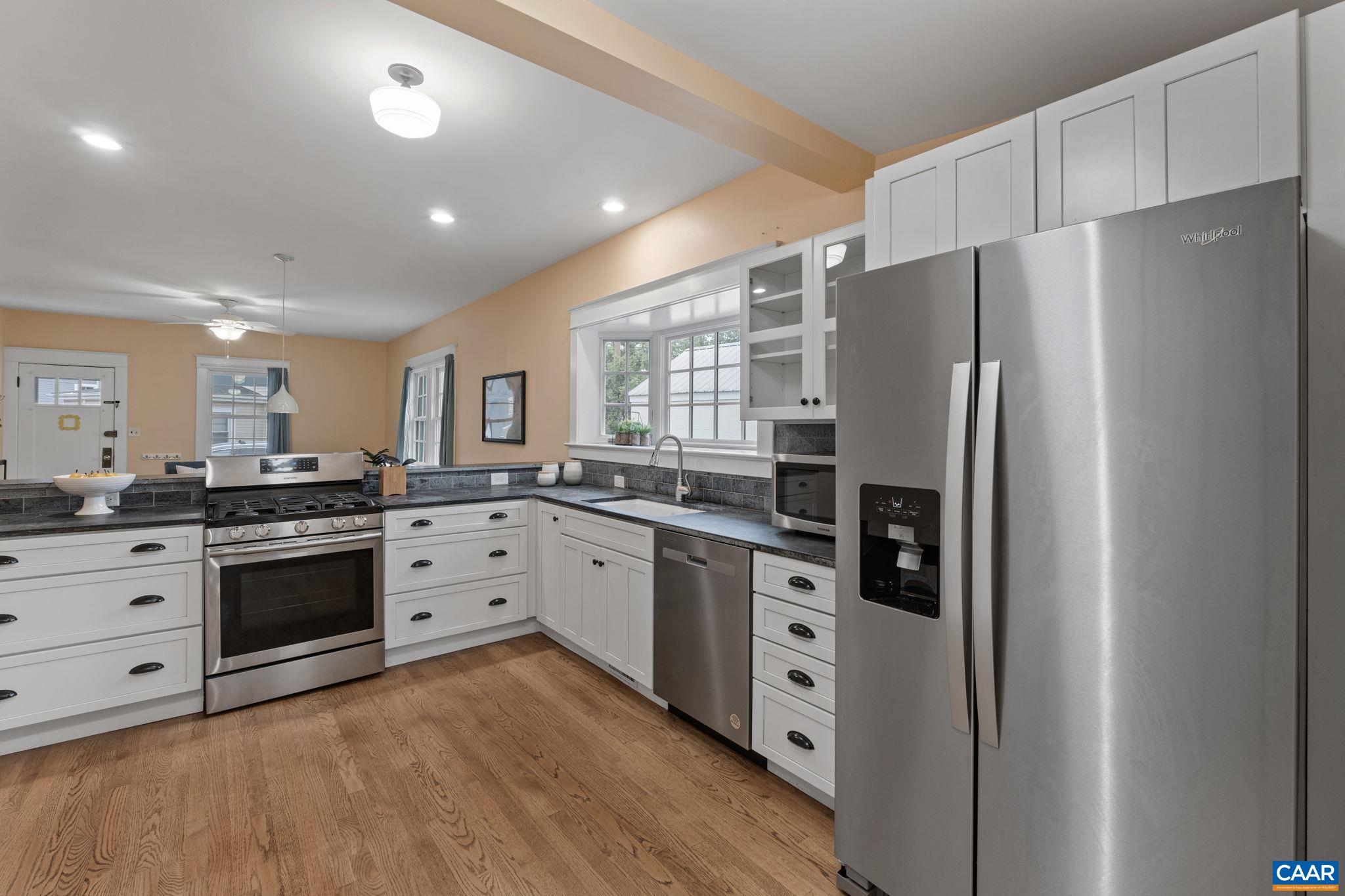 208 LITTLE GRAVES ST