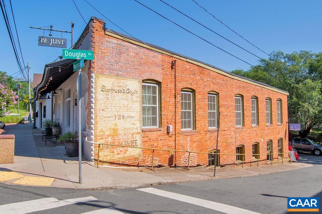 208 LITTLE GRAVES ST