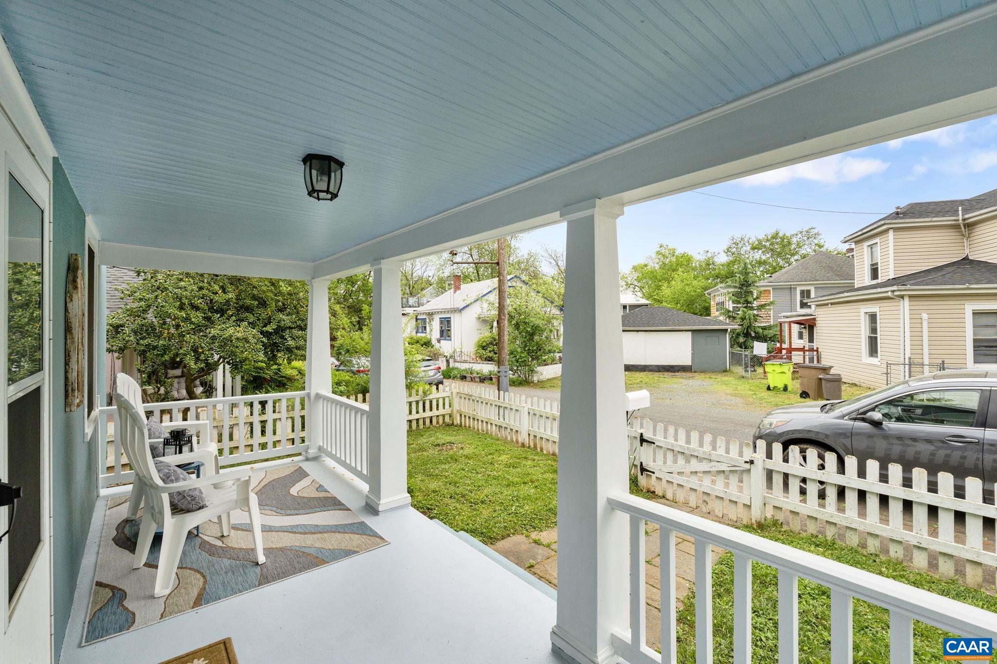 208 LITTLE GRAVES ST