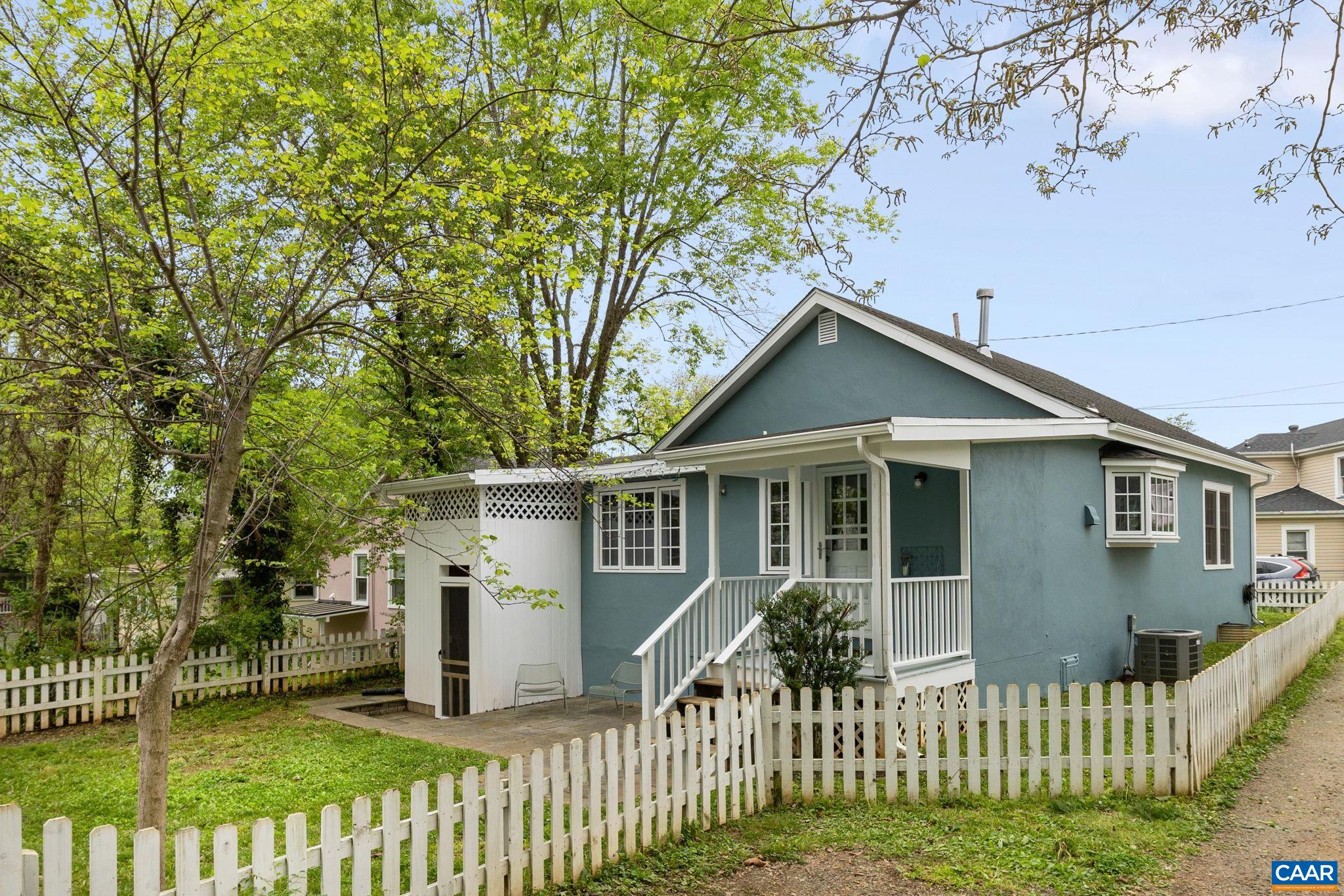 208 LITTLE GRAVES ST