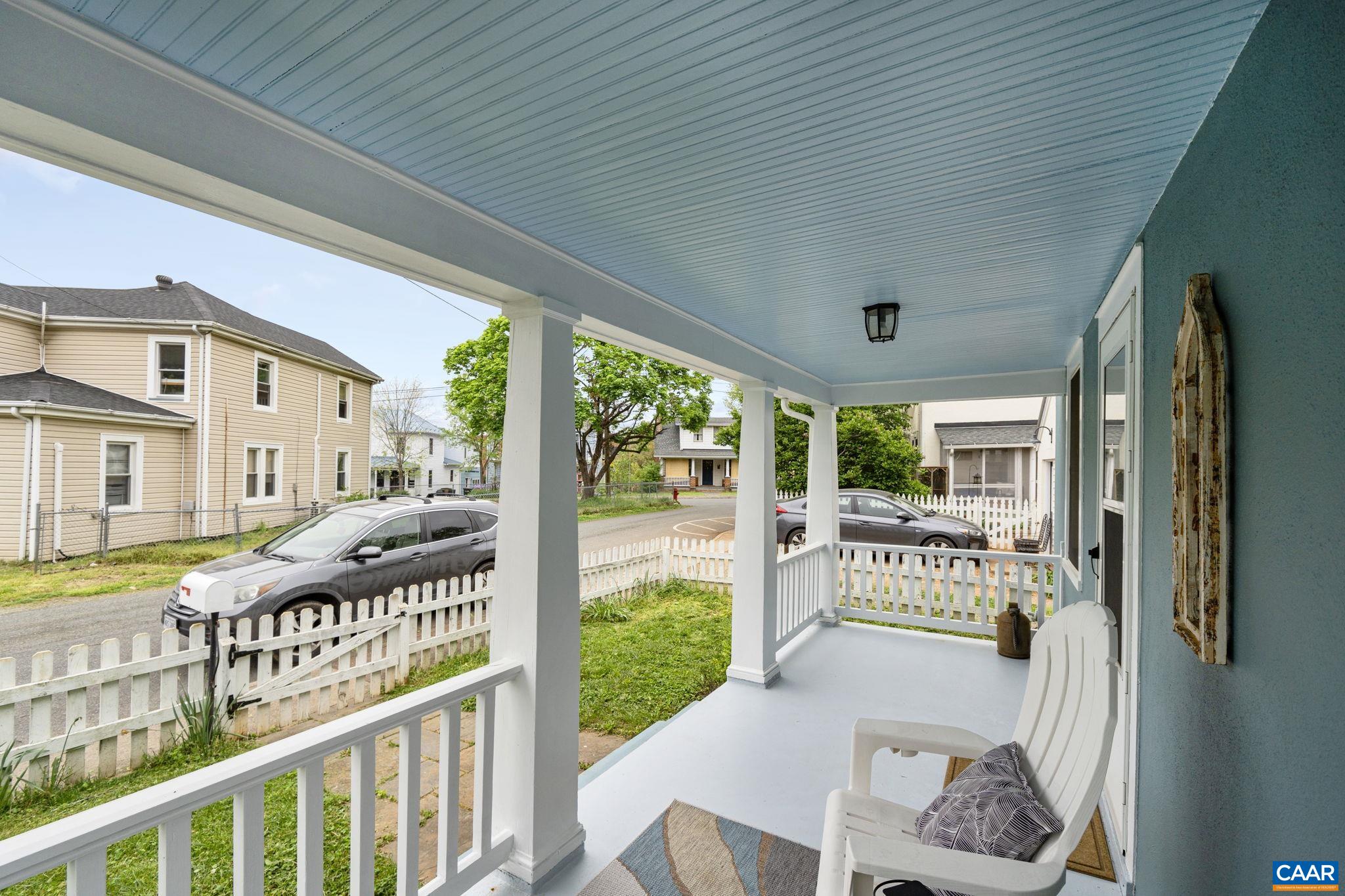 208 LITTLE GRAVES ST