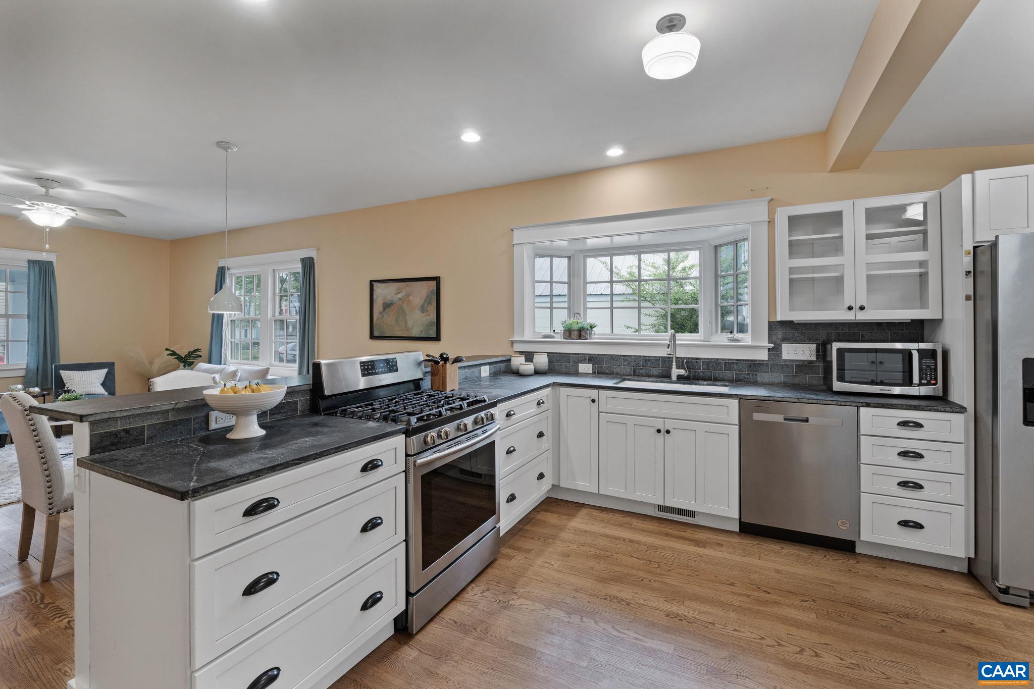 208 LITTLE GRAVES ST