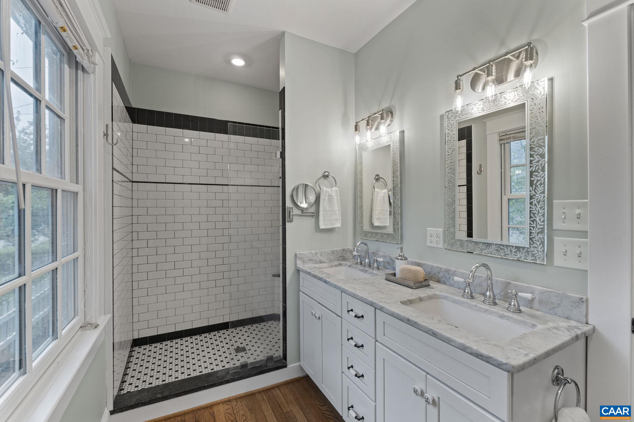 208 LITTLE GRAVES ST