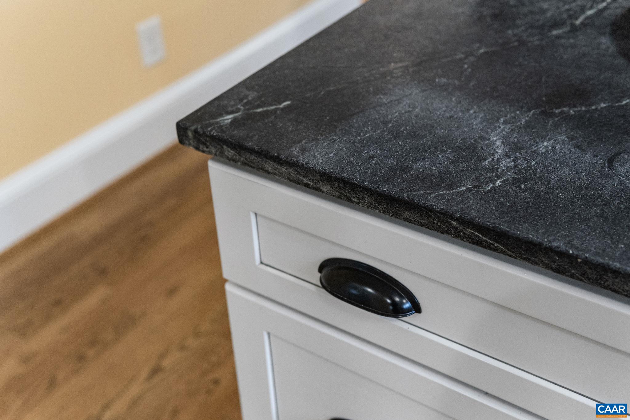 208 LITTLE GRAVES ST