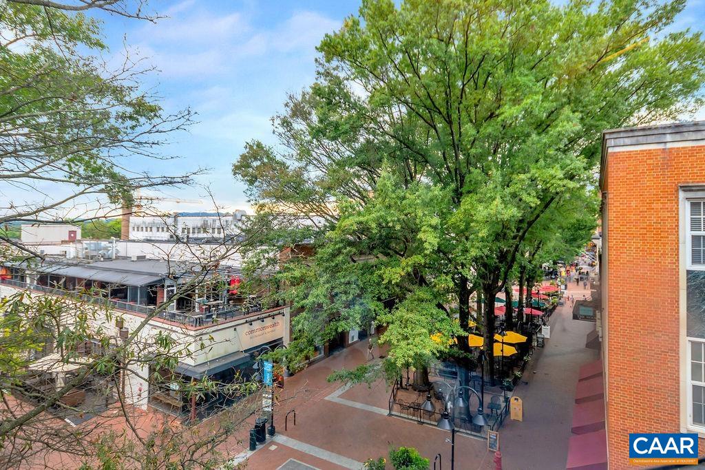 208 LITTLE GRAVES ST