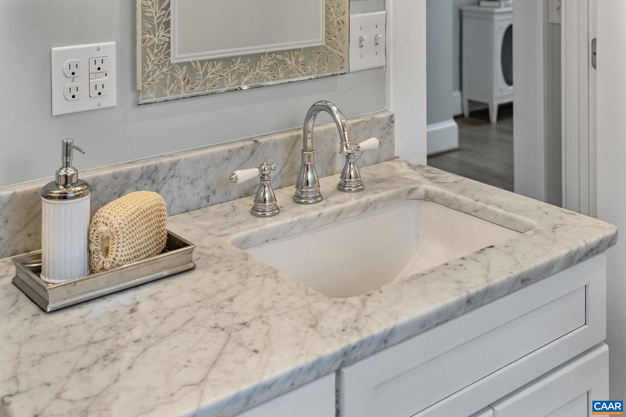 208 LITTLE GRAVES ST