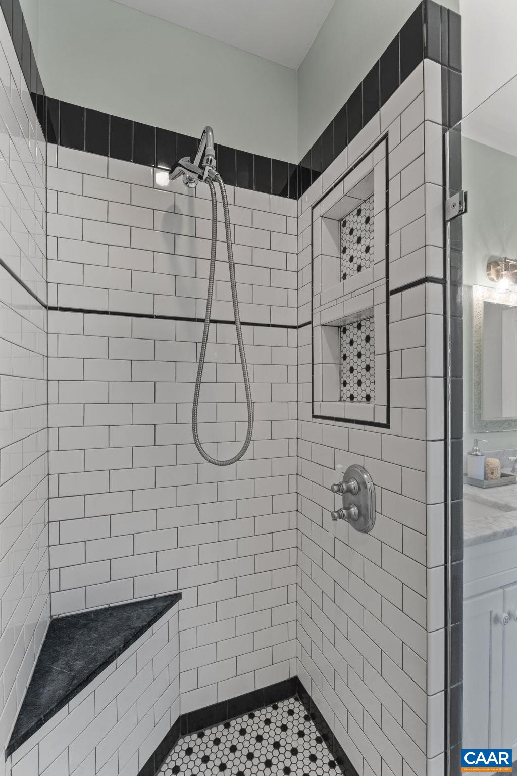 208 LITTLE GRAVES ST