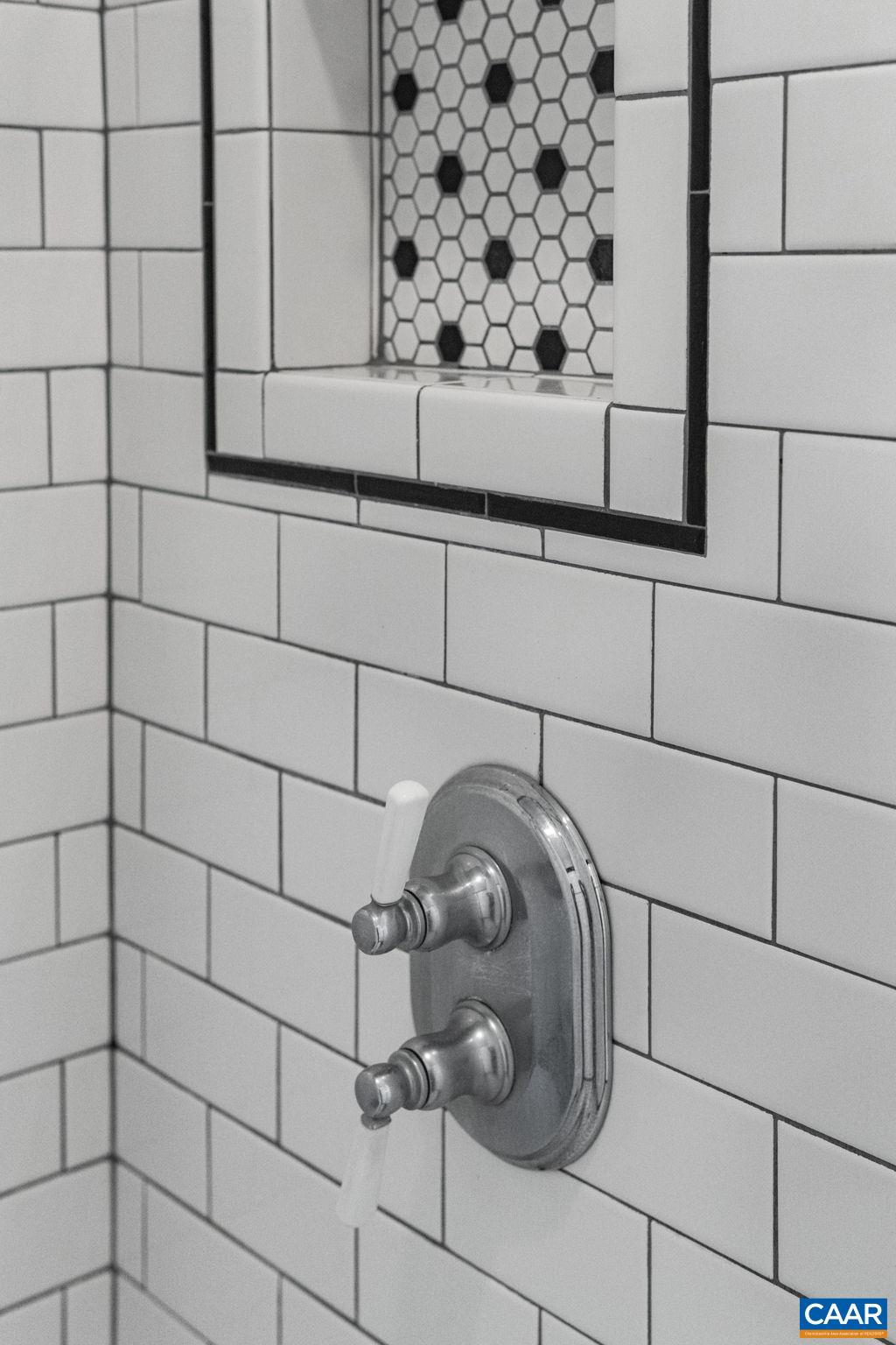 208 LITTLE GRAVES ST