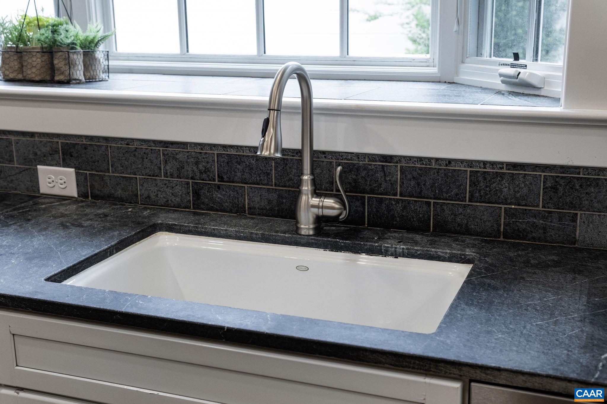 208 LITTLE GRAVES ST