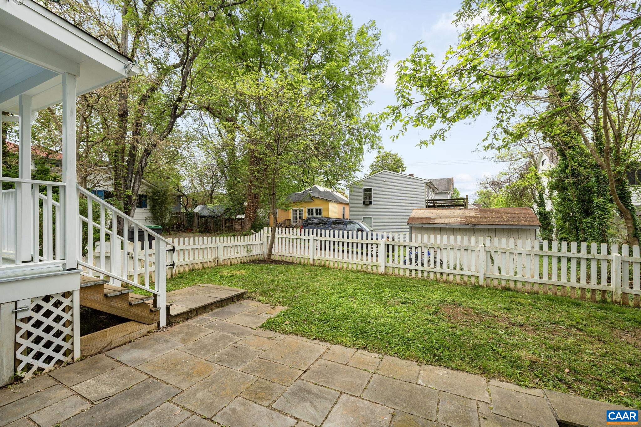 208 LITTLE GRAVES ST