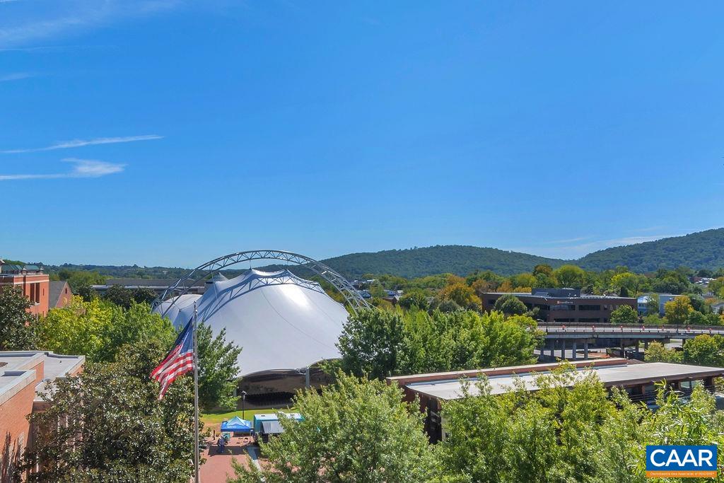 208 LITTLE GRAVES ST