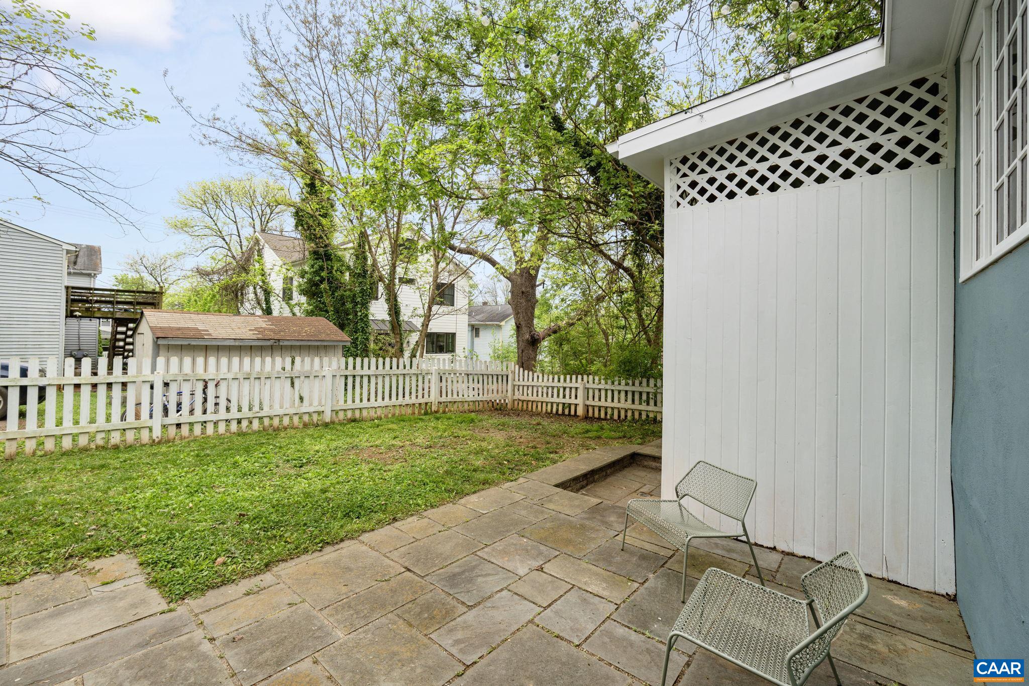 208 LITTLE GRAVES ST