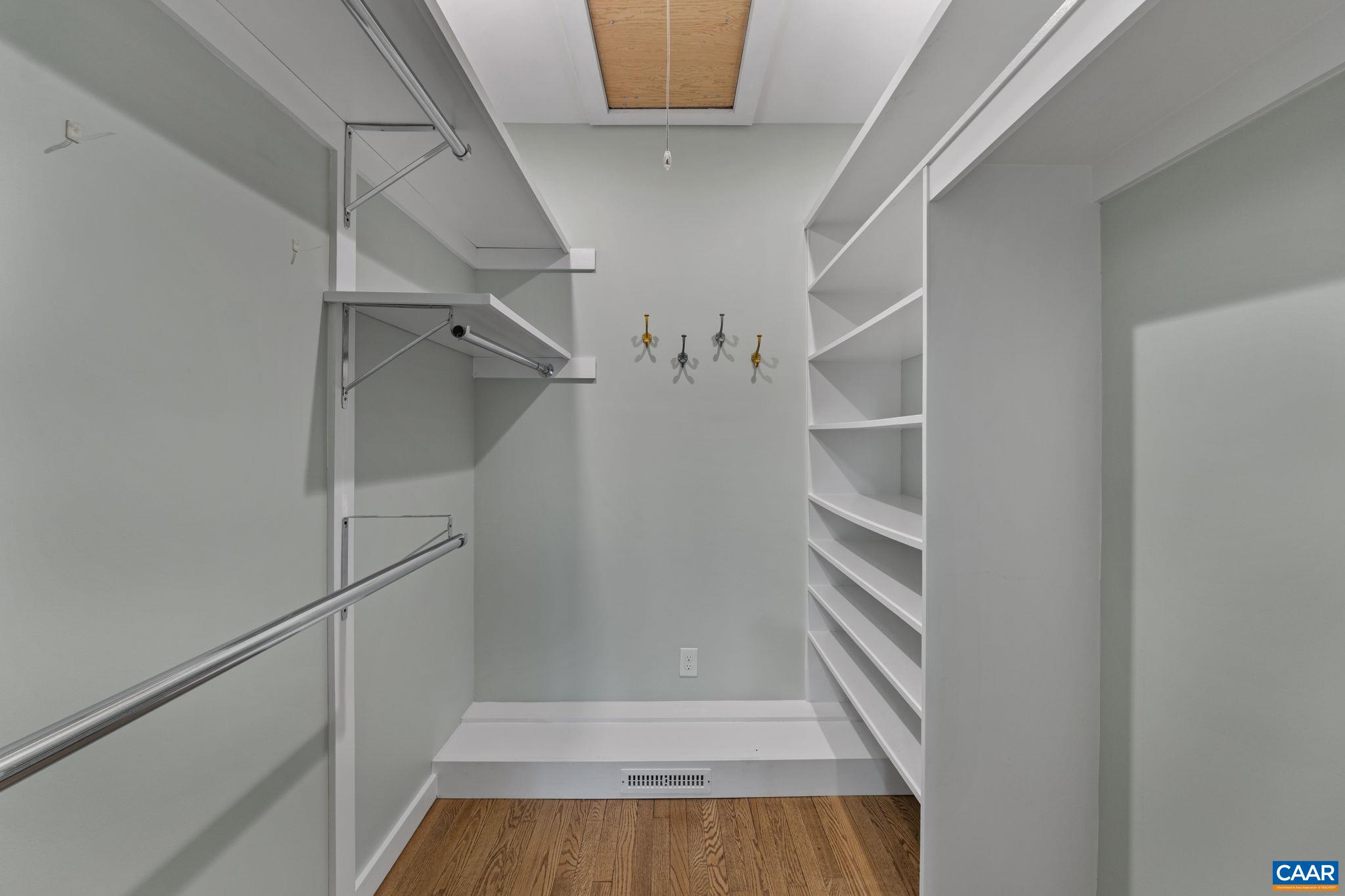 208 LITTLE GRAVES ST