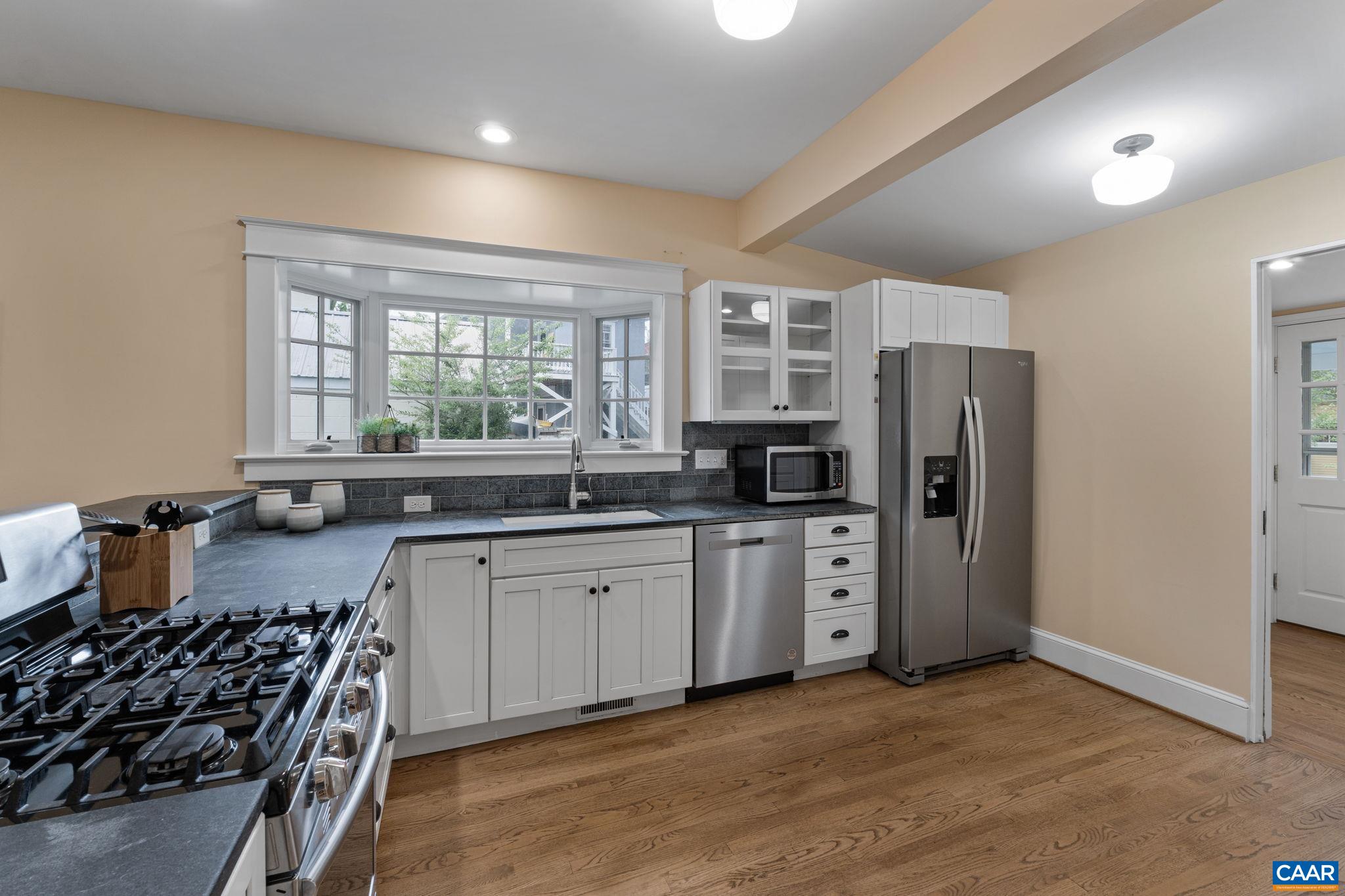 208 LITTLE GRAVES ST