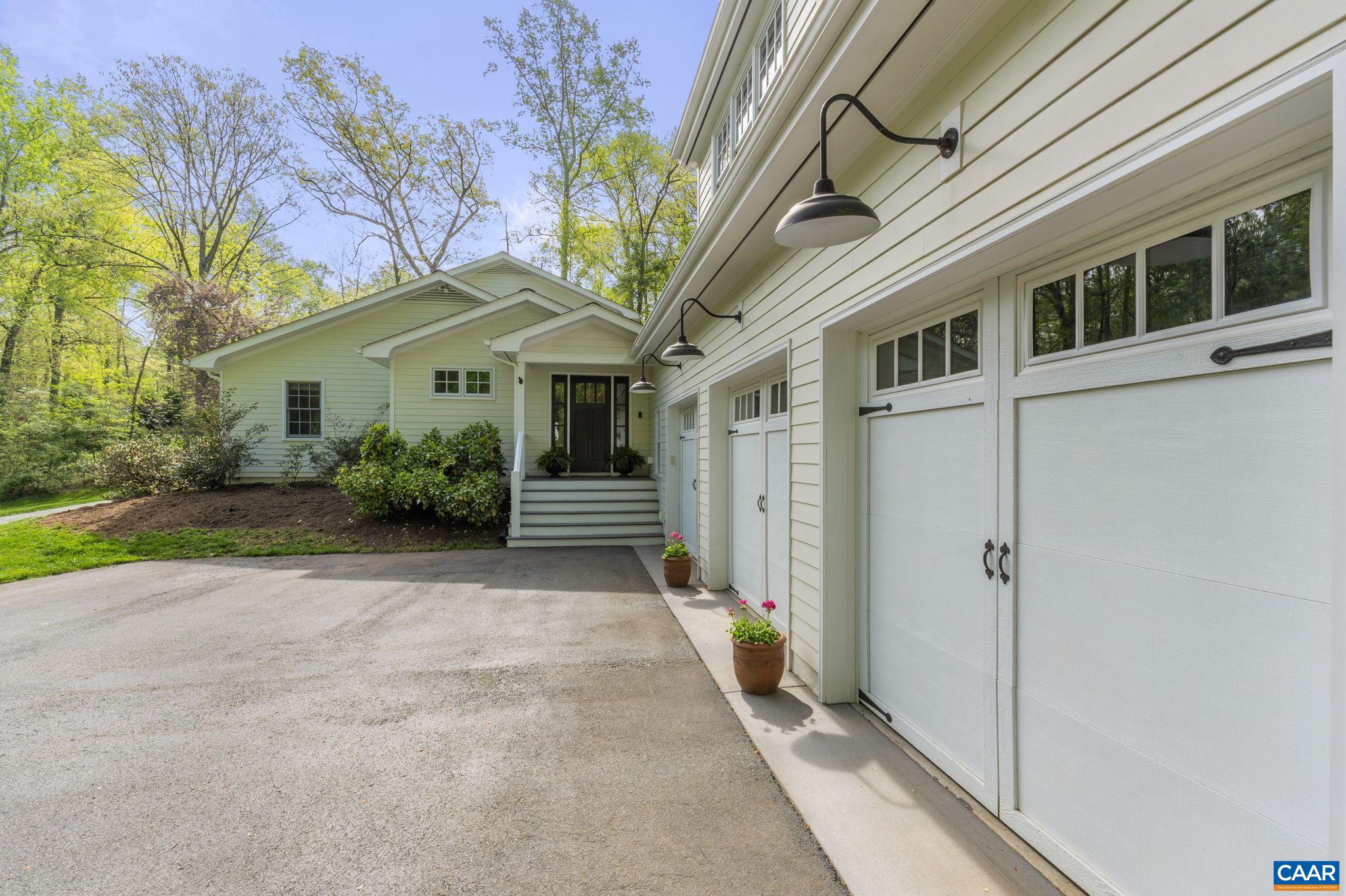 888 TANGLEWOOD RD