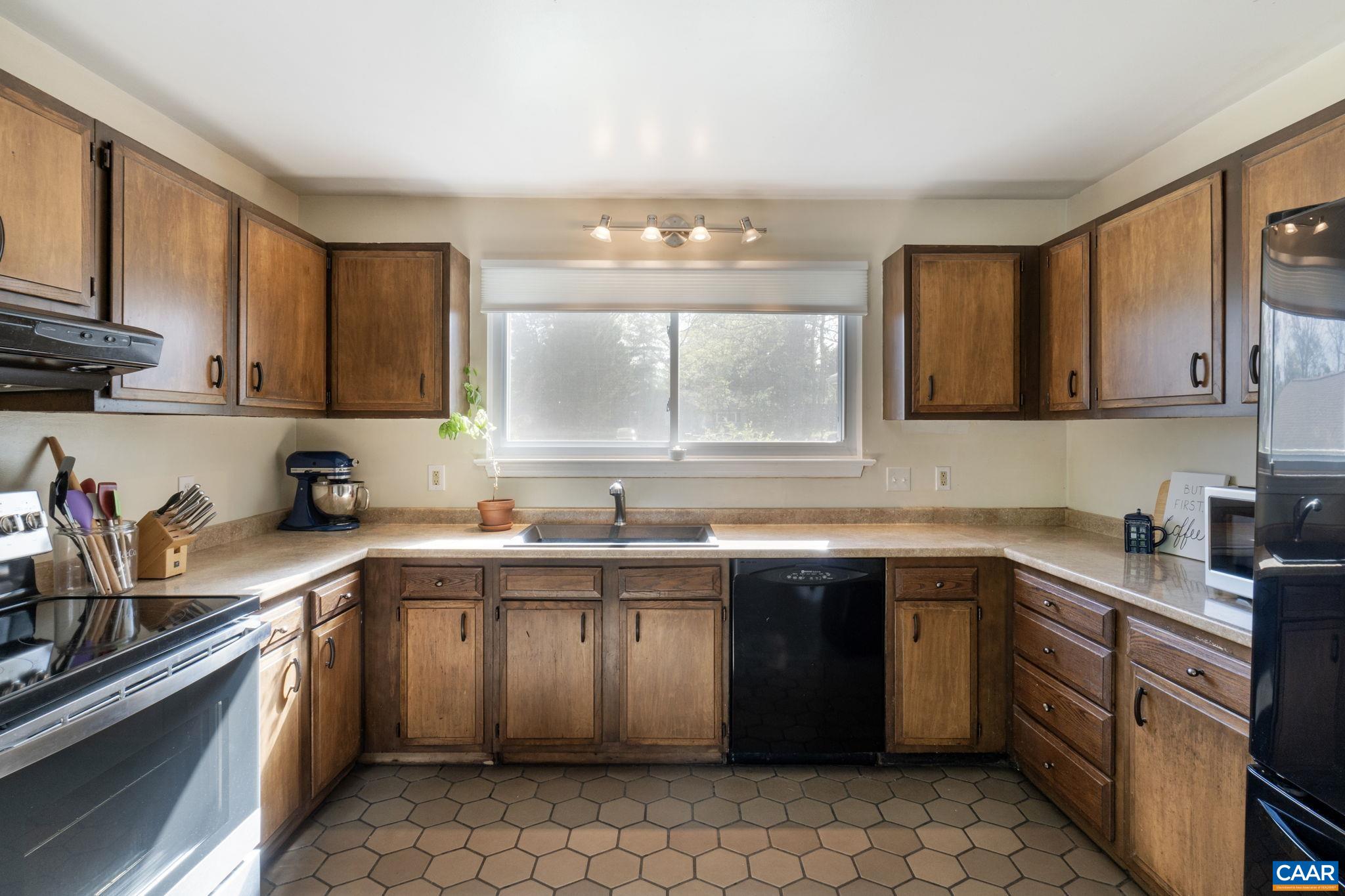 1495 LAKE FOREST DR