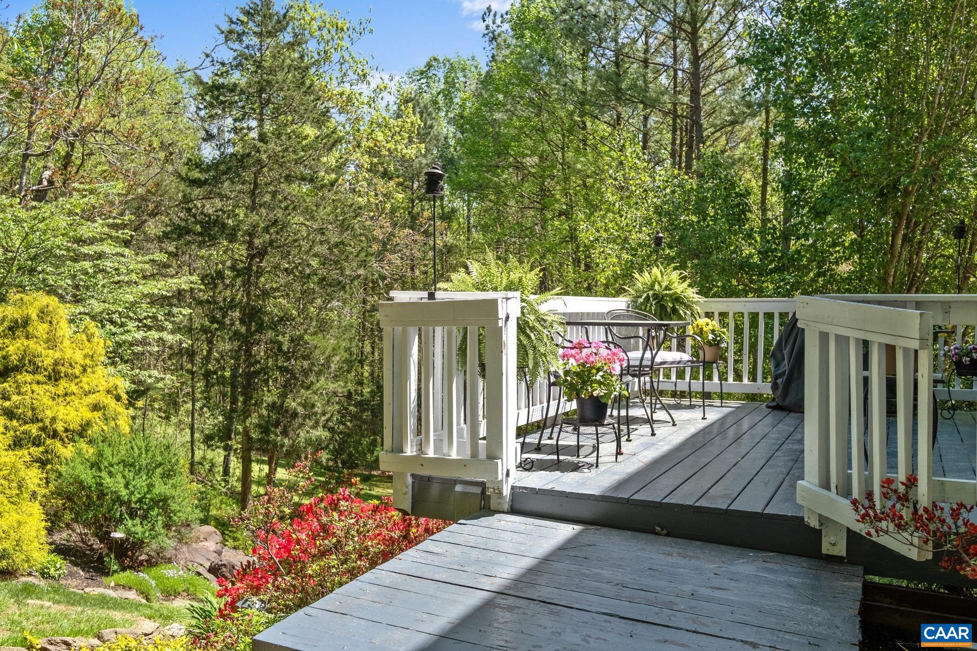 253 COTTONWOOD DR