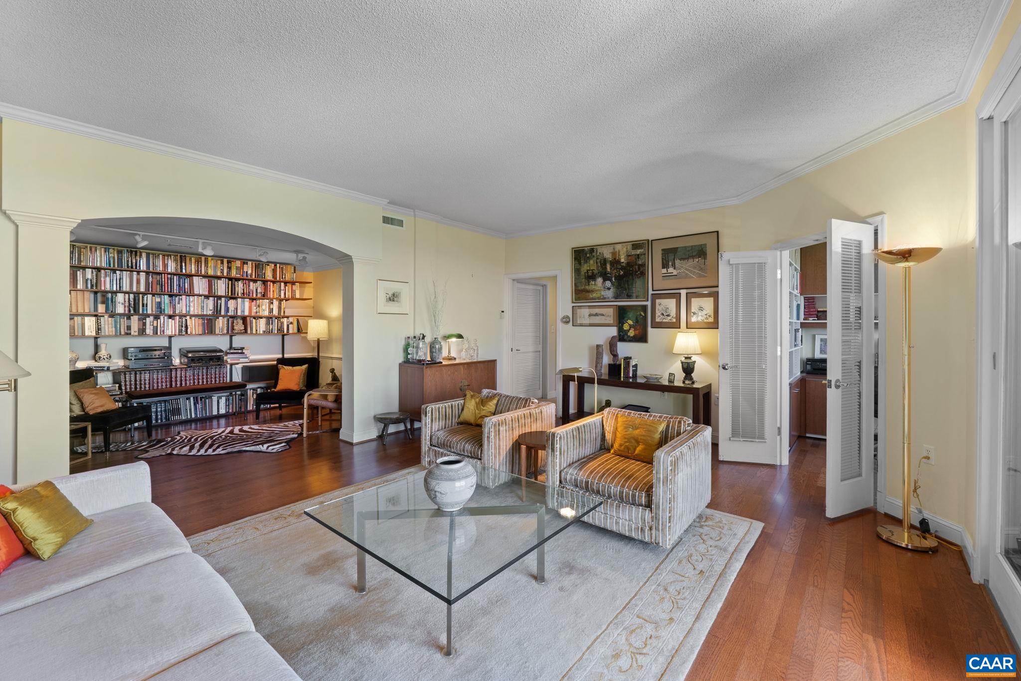 500 CRESTWOOD DR Unit: 2508