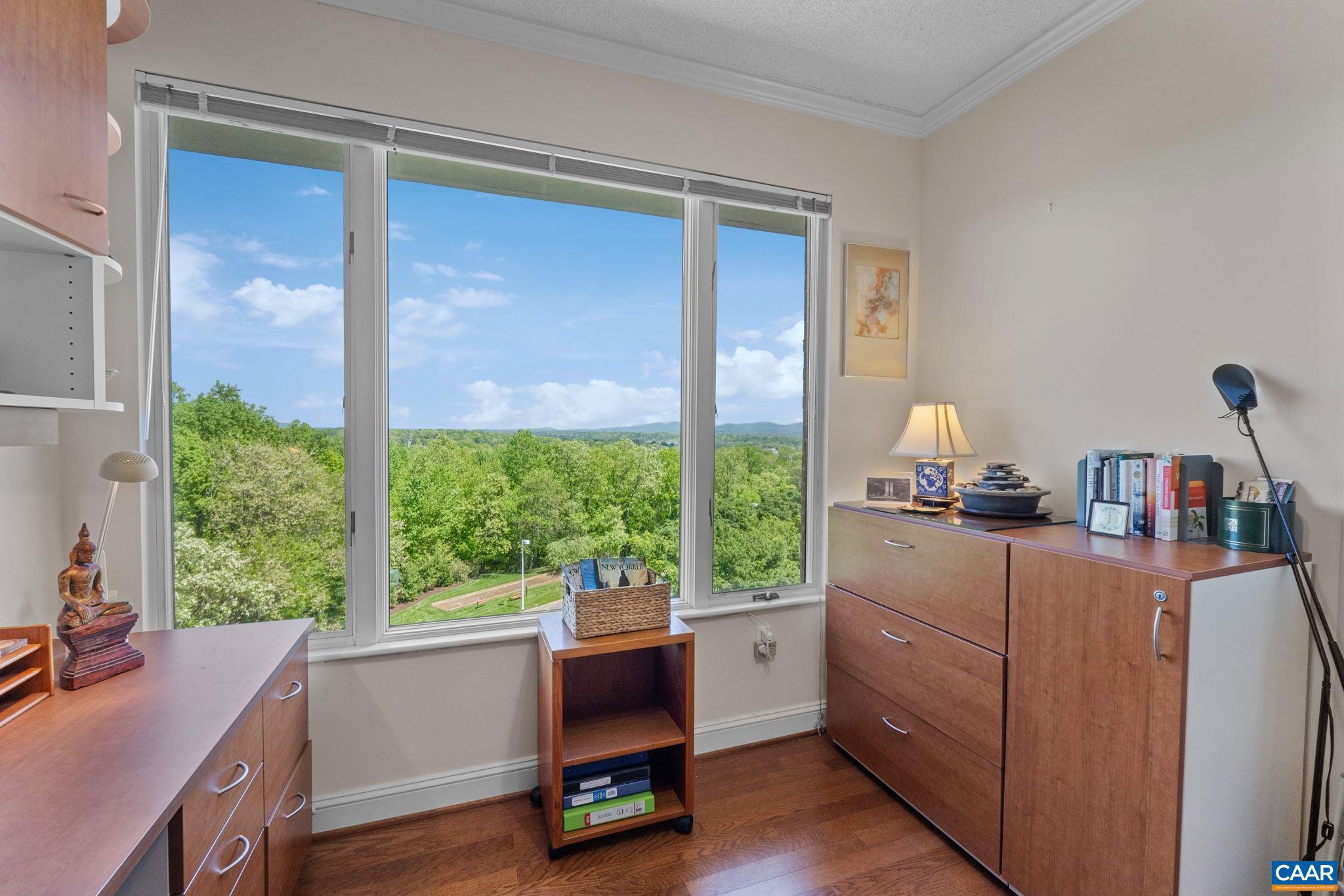 500 CRESTWOOD DR Unit: 2508