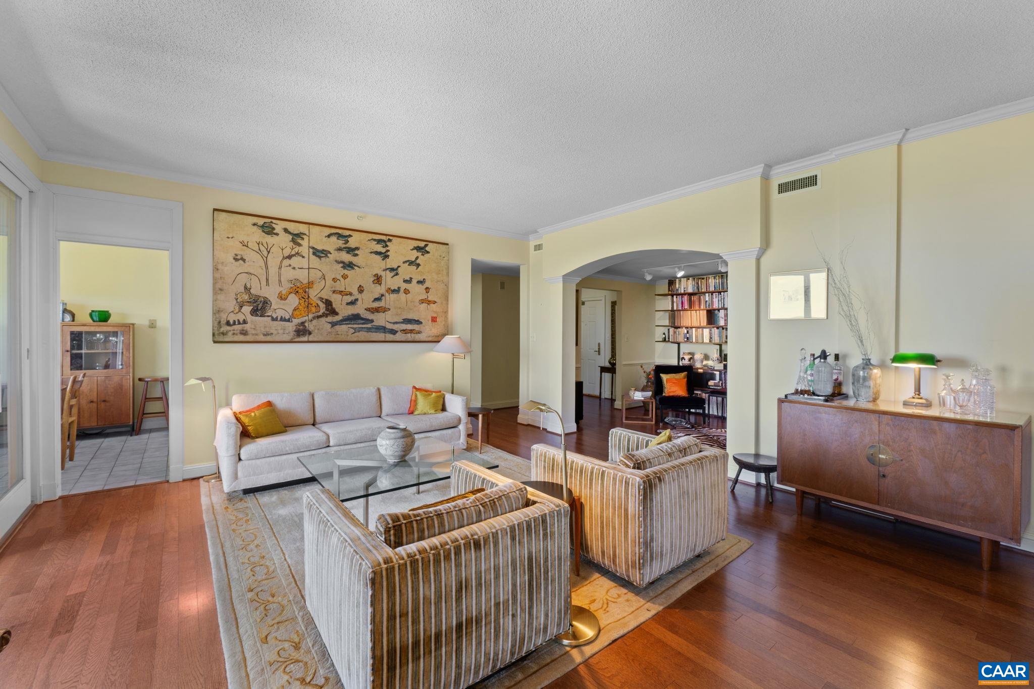 500 CRESTWOOD DR Unit: 2508