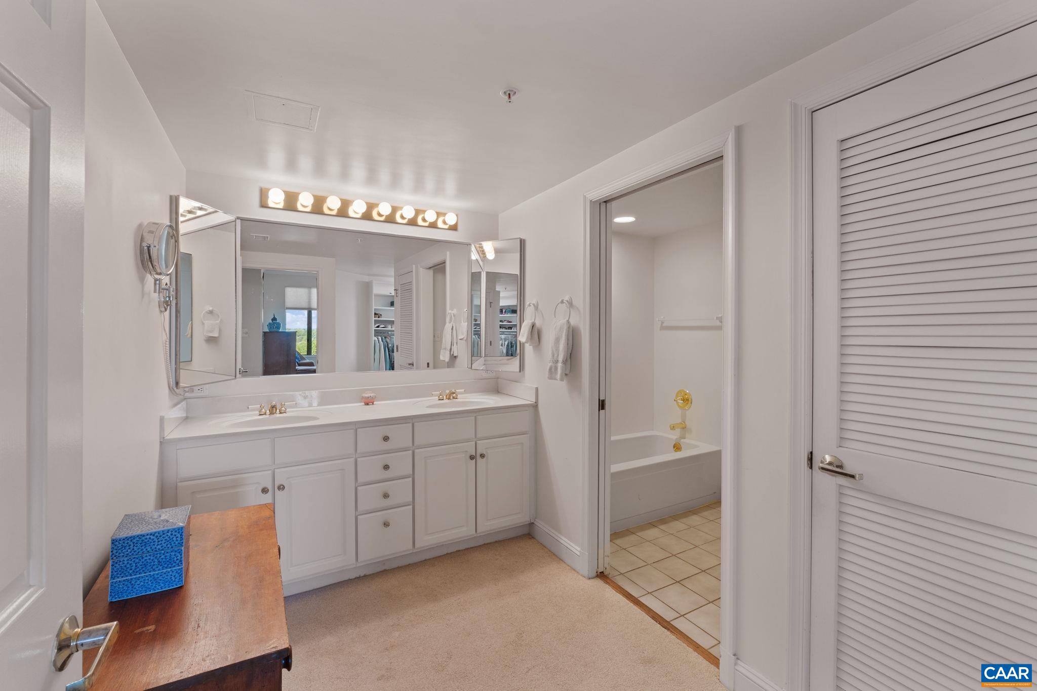 500 CRESTWOOD DR Unit: 2508