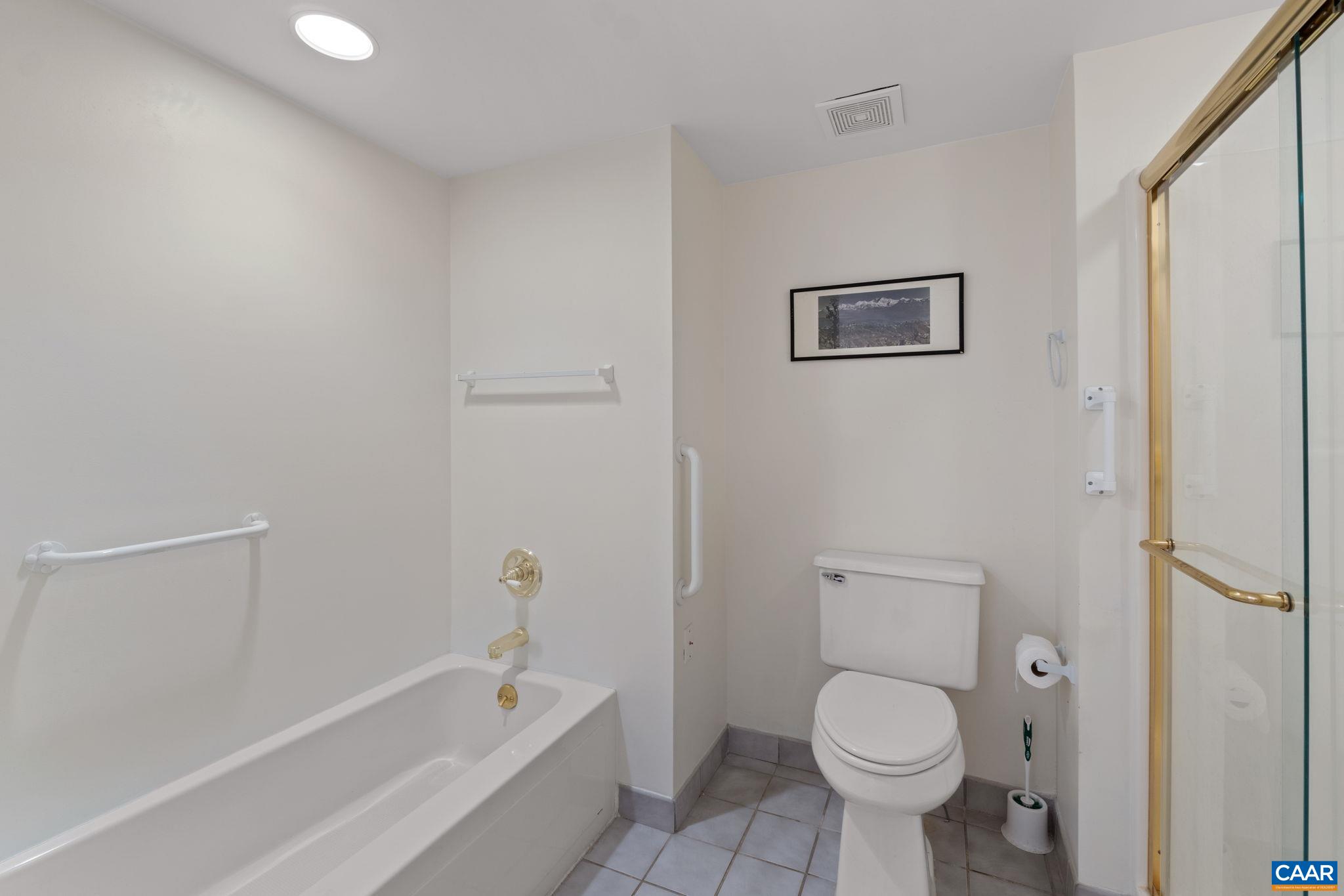 500 CRESTWOOD DR Unit: 2508